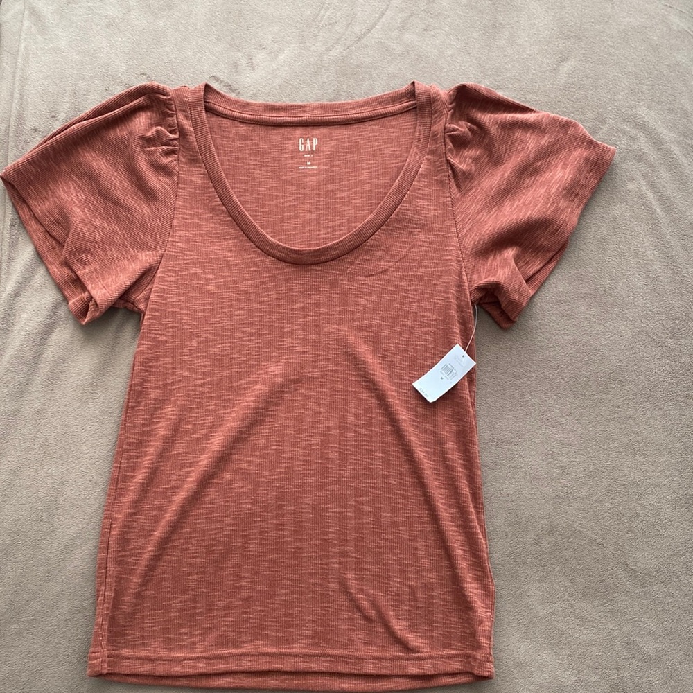 Gap Rib T in size M. New with tags!